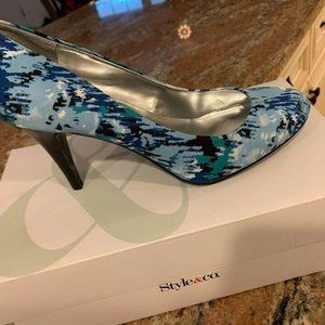 Style & Co.  Graphic blue satin shoes 7.5 Heels